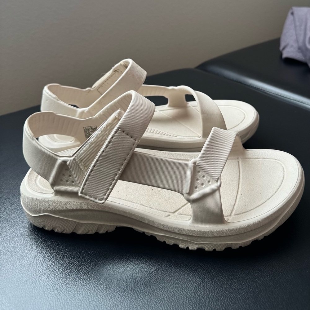 Teva Hurricane Drift Sandals Birch - LIKE NEW